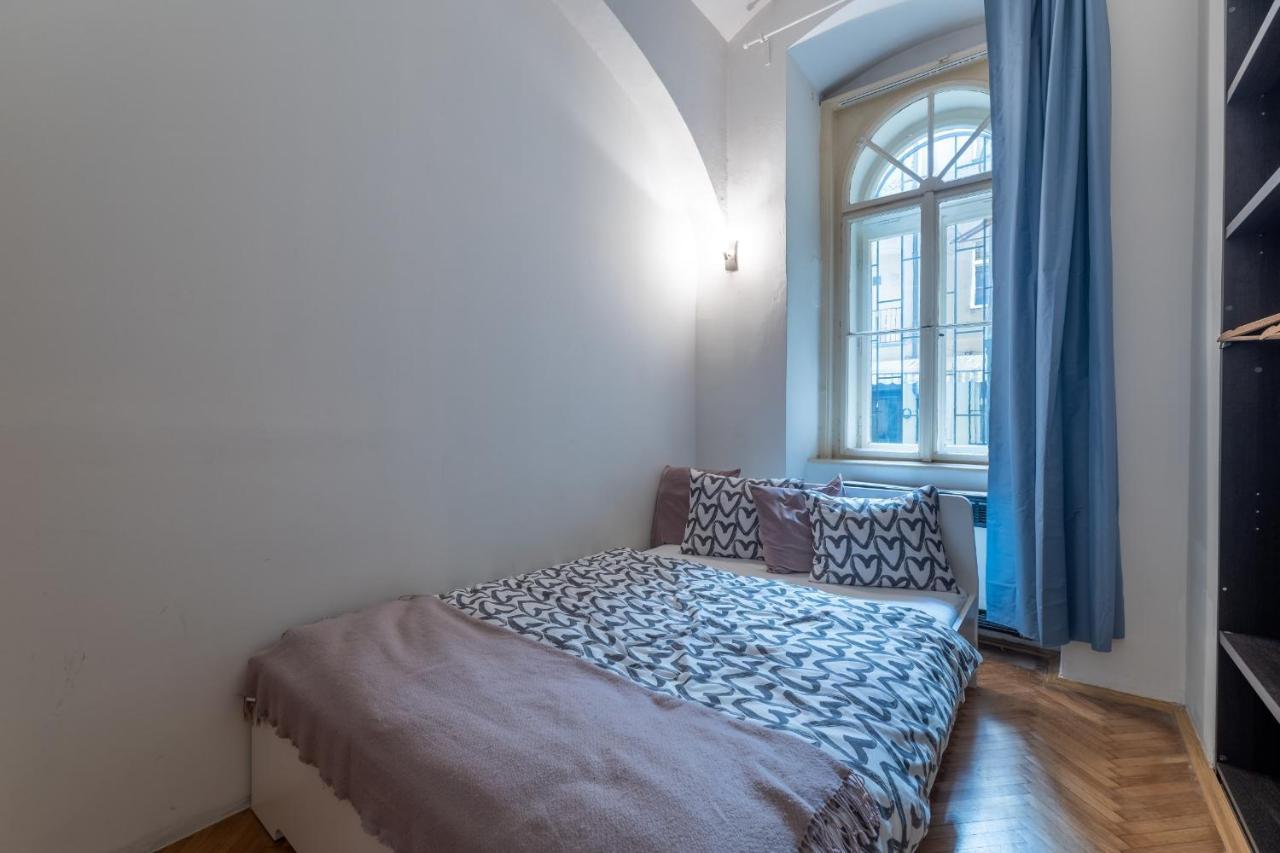 Spacious 3 Bedroom Apartment In The Heart Of Praha Bagian luar foto