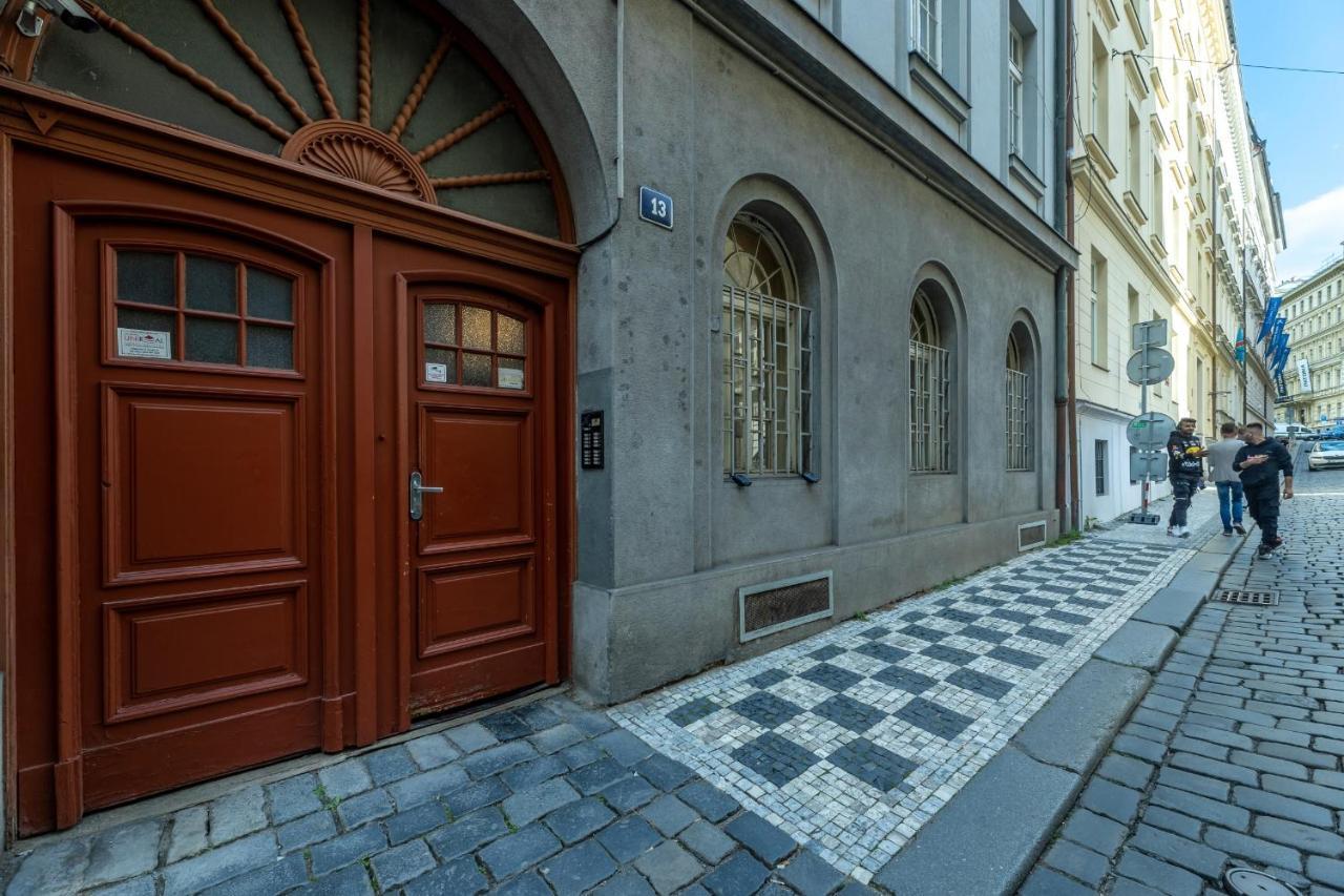 Spacious 3 Bedroom Apartment In The Heart Of Praha Bagian luar foto